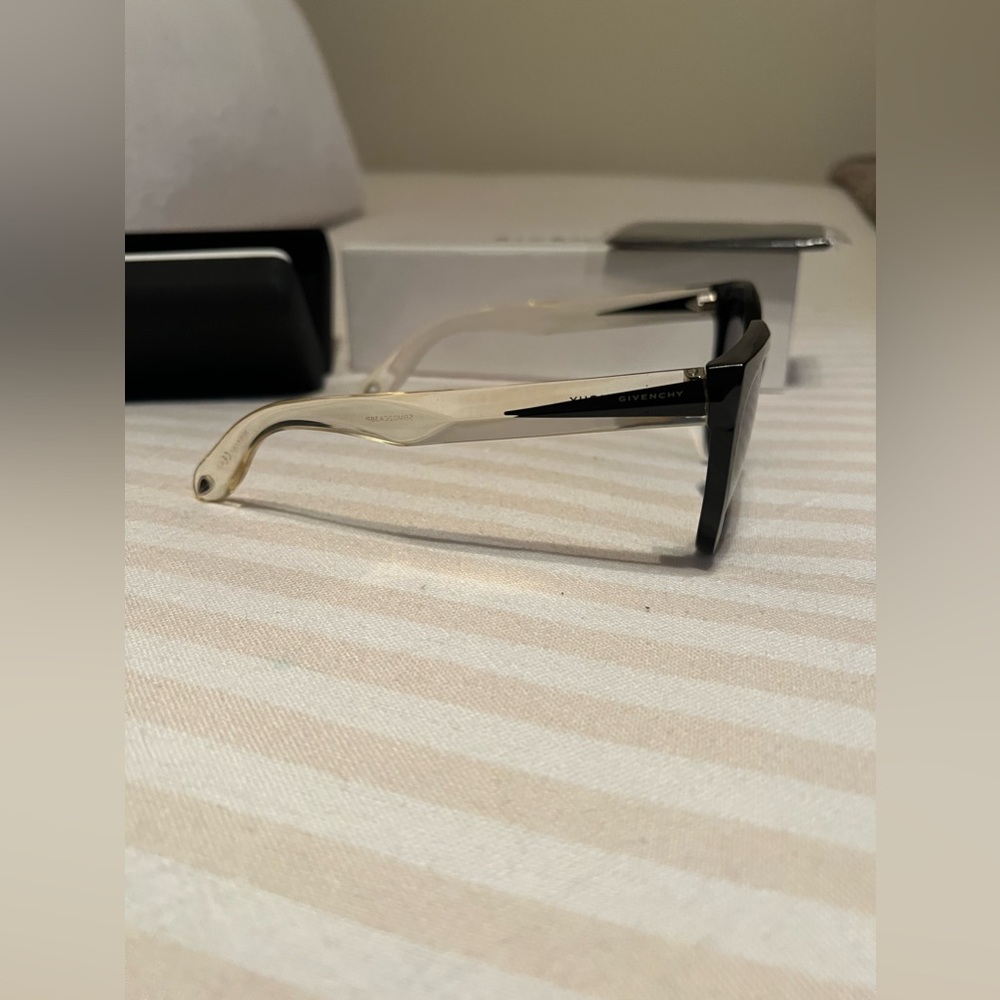 NEW IN BOX | Women’s Givenchy 55MM Oversized Round Tortoiseshell Sunglasses - Picture 7 of 9